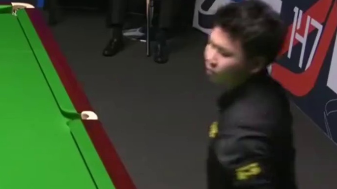 2025苏格兰公开赛！周跃龙决胜局落后65，超一分绝杀对手晋级！