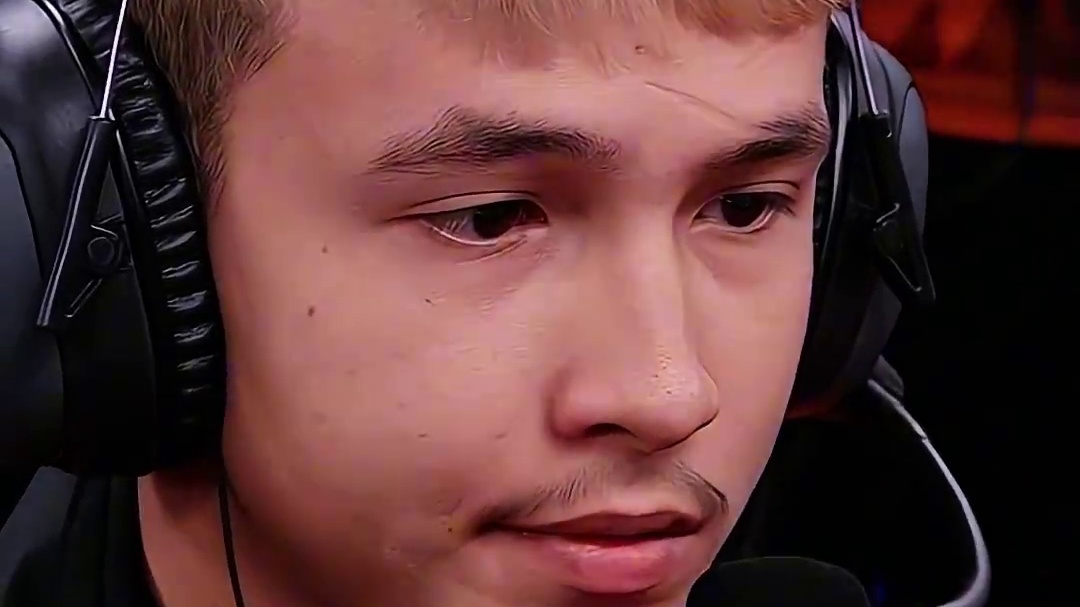 菲律宾小孩队曾经在网吧训练的样子 No神回顾以前艰辛时刻，才发现自己才15岁。#2025CFS世界总