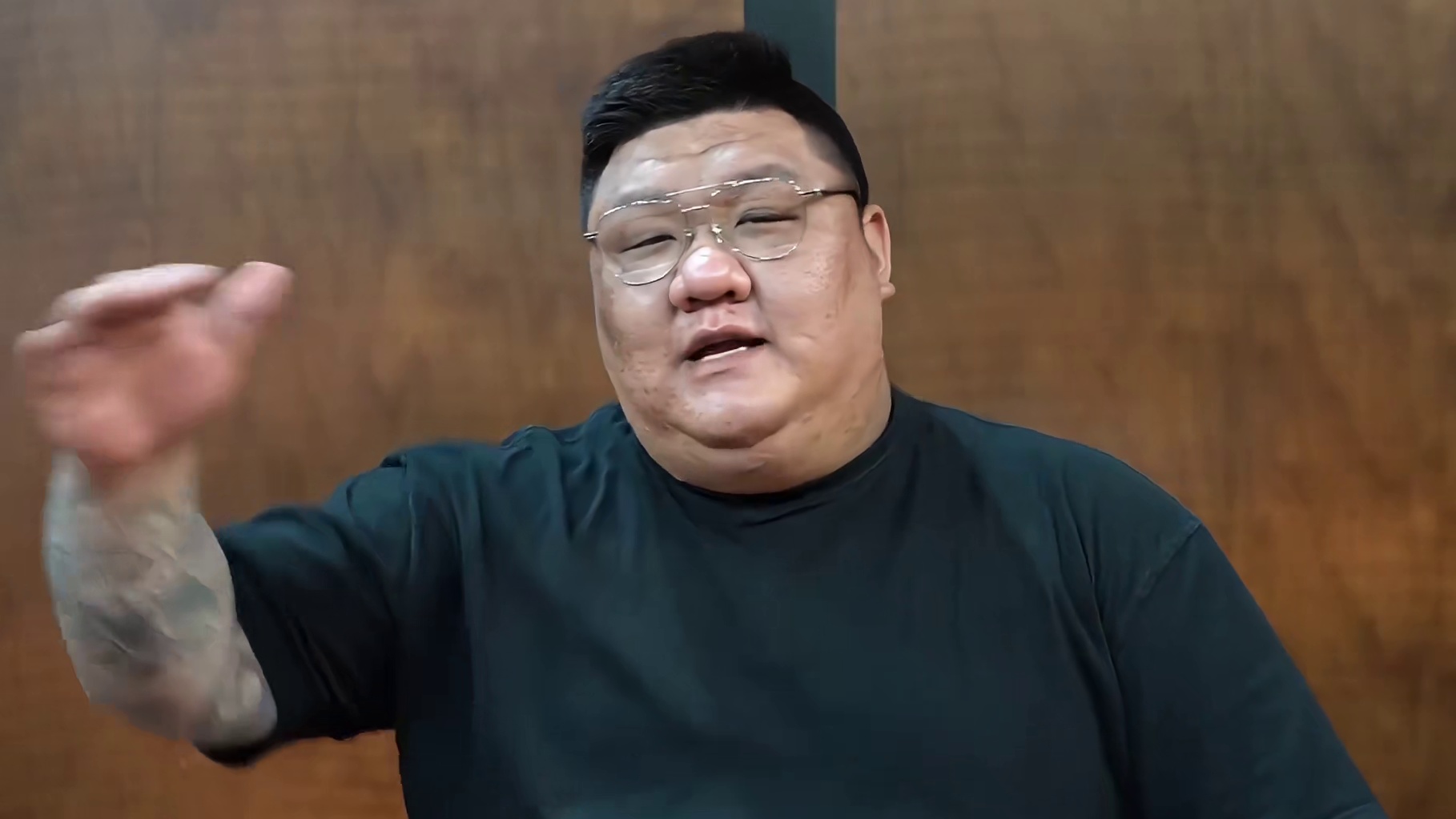 韩国狂人金在勋赛前口出狂言，嘲讽中国选手，结果惨遭重拳暴揍ko