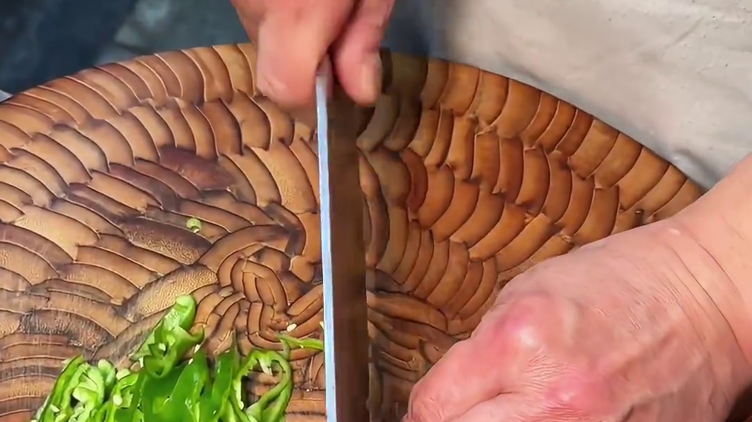 成都街头85一份的卤味炒饭！你们觉得值不值