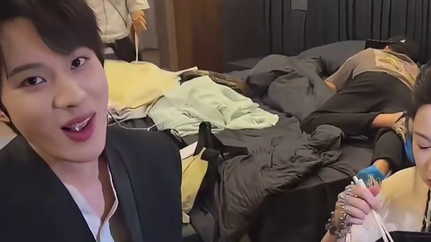 两个小朋友相处太自然了，这种感觉真好