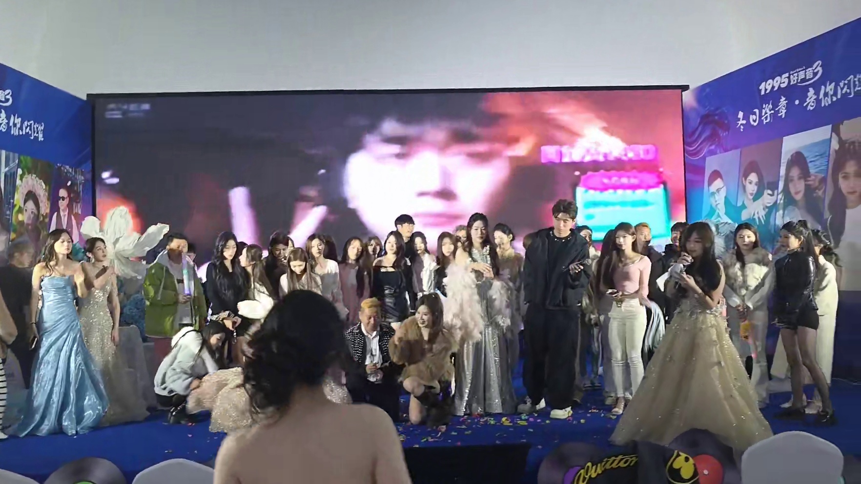 95大合唱《光阴的故事》氛围拉满！