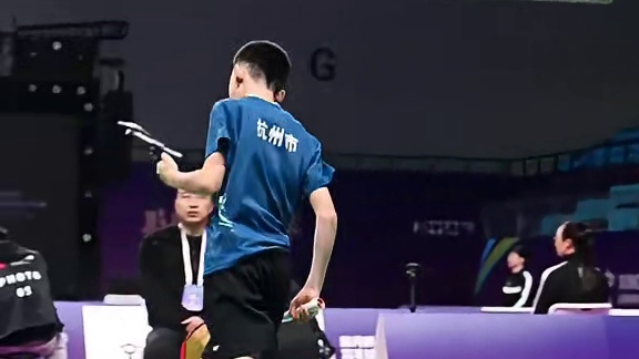 球不落地永不放弃 青少年C组男单冠军王蕴舜