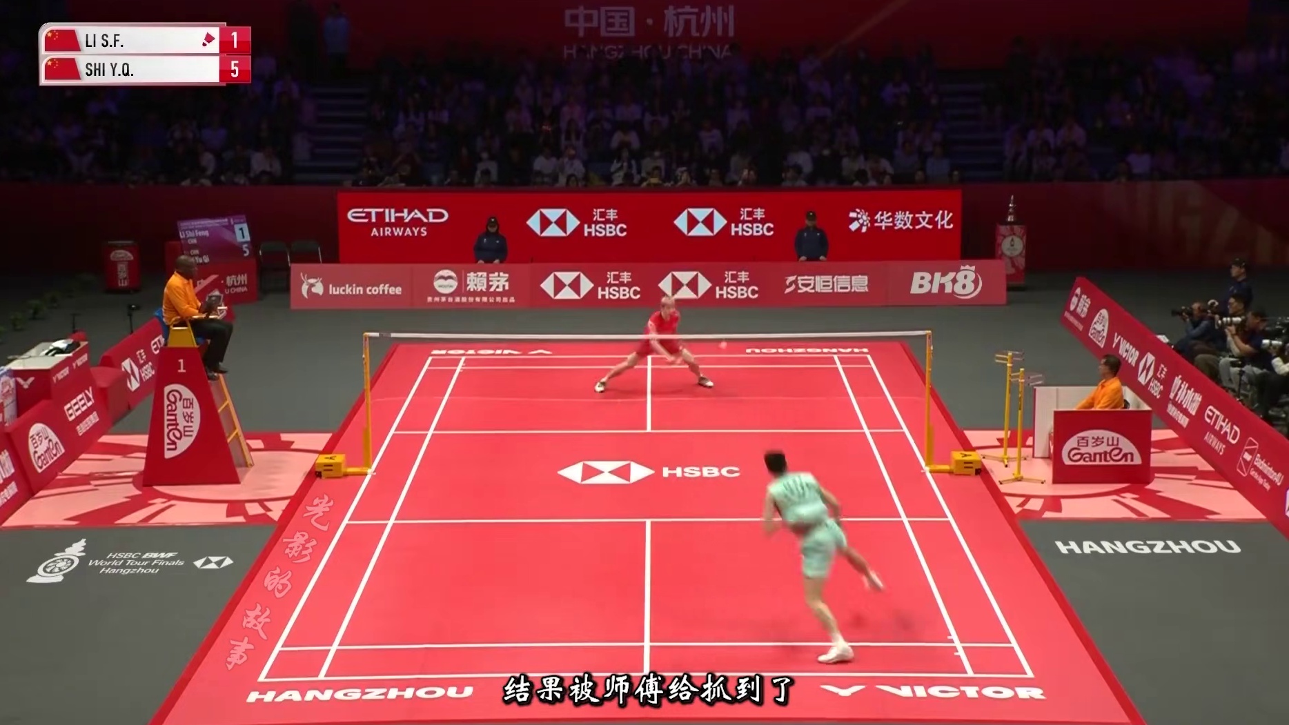 减少起球限制进攻！石宇奇大心脏防反抢攻拿下李诗沣！ 第一局石头的近网斗网，限制师傅逼起球强攻非常有效