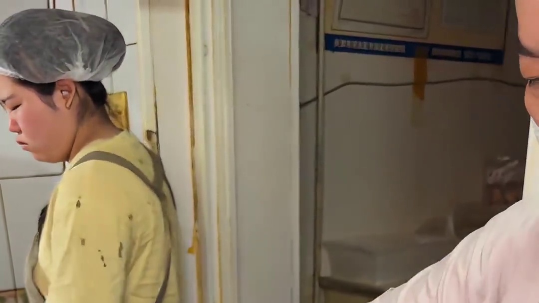 让我吃一口我什么都招了。。 天津大饼即将成为新一代搬家神器。。。。五块吃饱十块吃好！