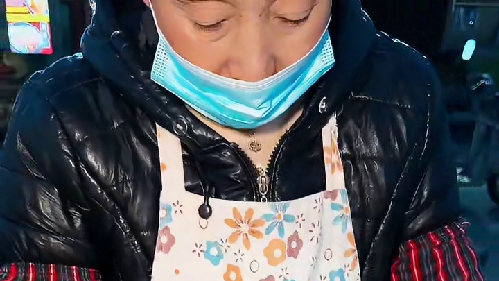 运城街头三块一个的韭菜盒子，你们感觉怎么样