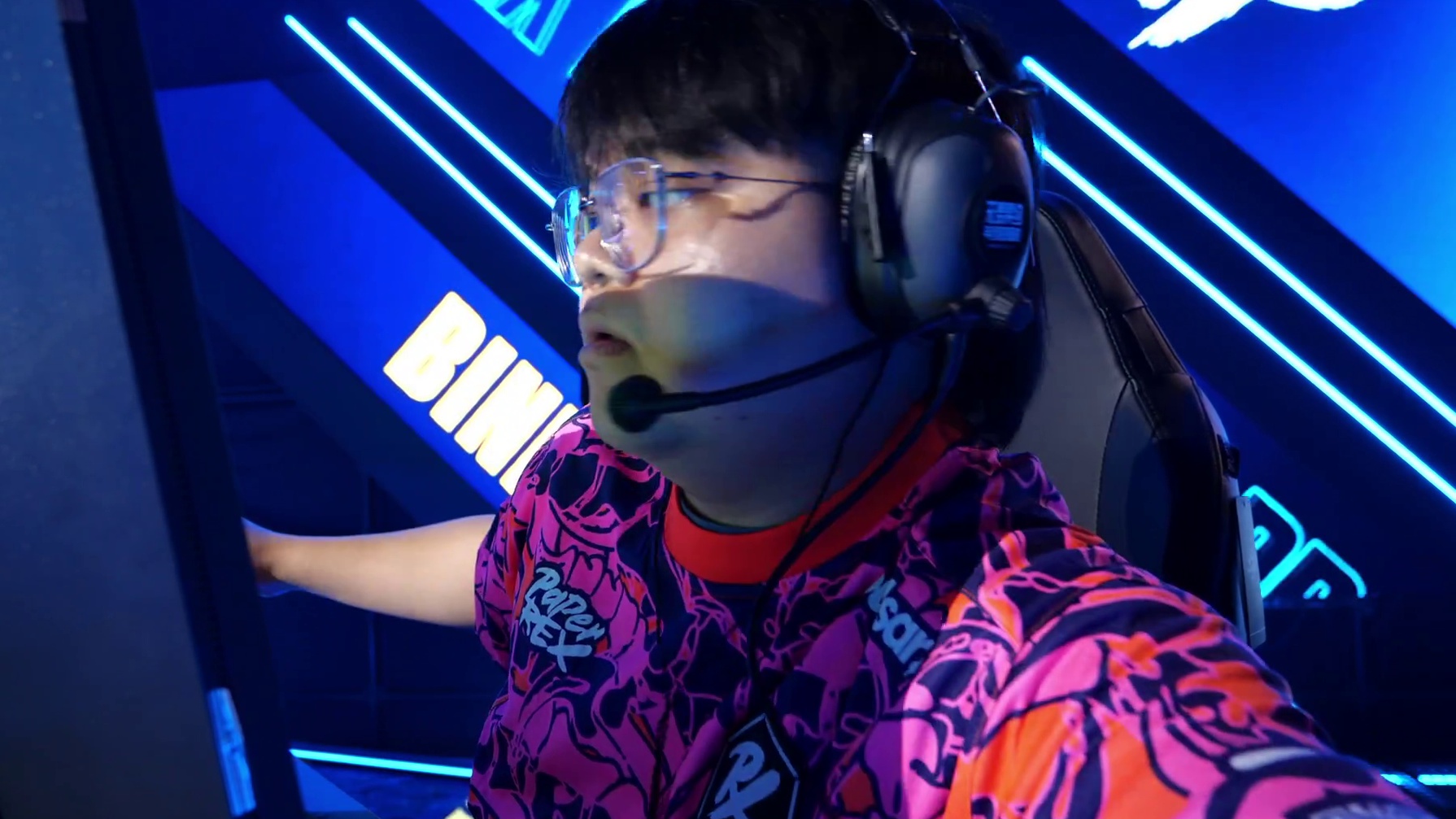 BerLIN关键穿板三连爆头逆转残局！！