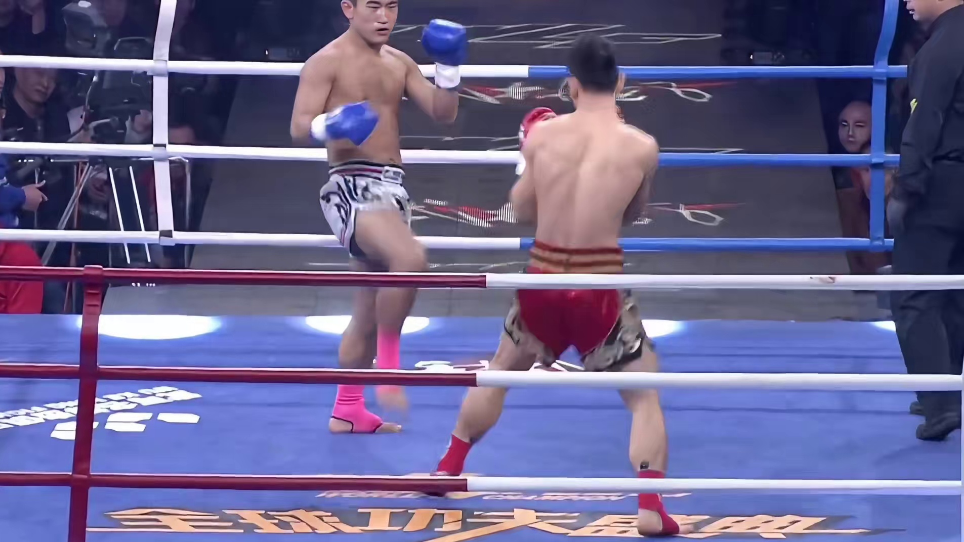 韩国搏击冠军输了比赛不服判罚，想要一雪前耻，再次惨遭铁英华KO