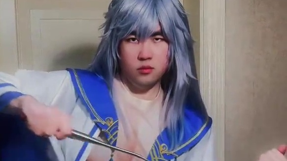 谁家奶妈拿锅铲啊？