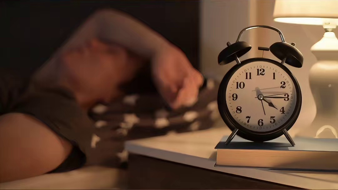 「8小时睡眠论」是错的？ 65岁以后，每天睡多久好？