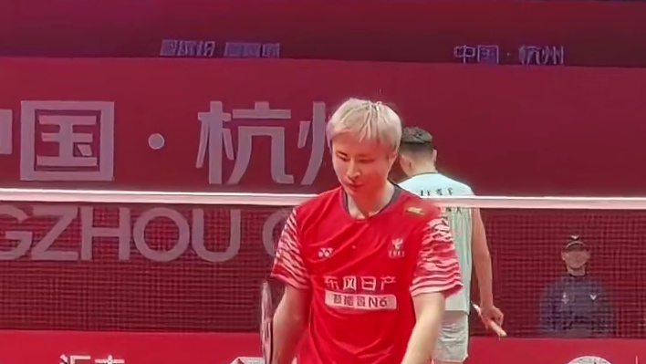 技术流VS技术流 石宇奇以2比1惊险取胜，展现超强技术流对抗。双方你来我往，打出多个精彩超长拍，场面激烈又吸睛。 ​​​