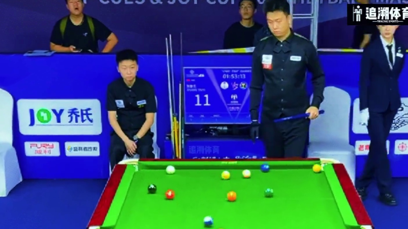 张堃鹏开球意外做上斯诺克，波茨见状瞬间想上演一波自由搏击
