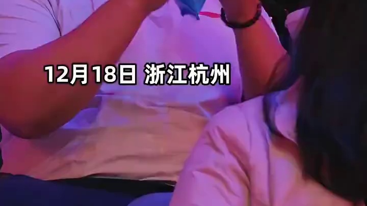 持续进攻，极限换拍直落两局以21-14、21-18的比分赢得小组赛首胜！恭喜梁王，在压力之下依旧如此顽强，为明天比赛加油 ​​​