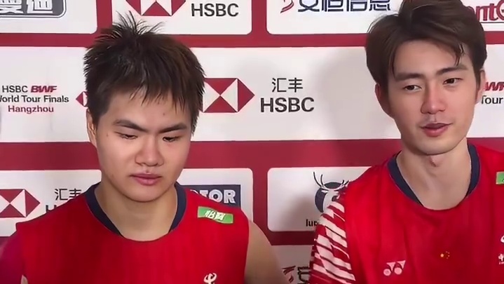 【】 12月18日晚，2025年世界羽联年终总决赛小组赛第二轮，梁伟铿/王昶2比0战胜谢定峰/苏伟译。赛后谈及明天将要进行小组赛最后一场，梁王组合回应争取胜利，全力以赴剩下的交给场上的表现。 ​​​