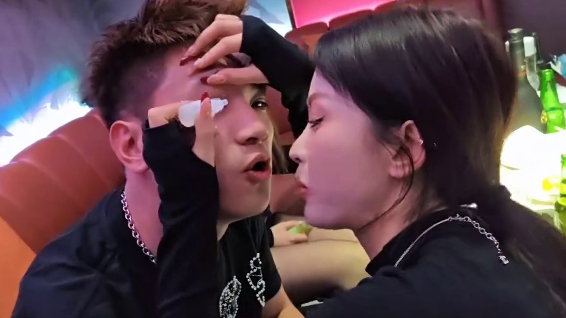 不凡又幸福上了！弹幕刷屏出生