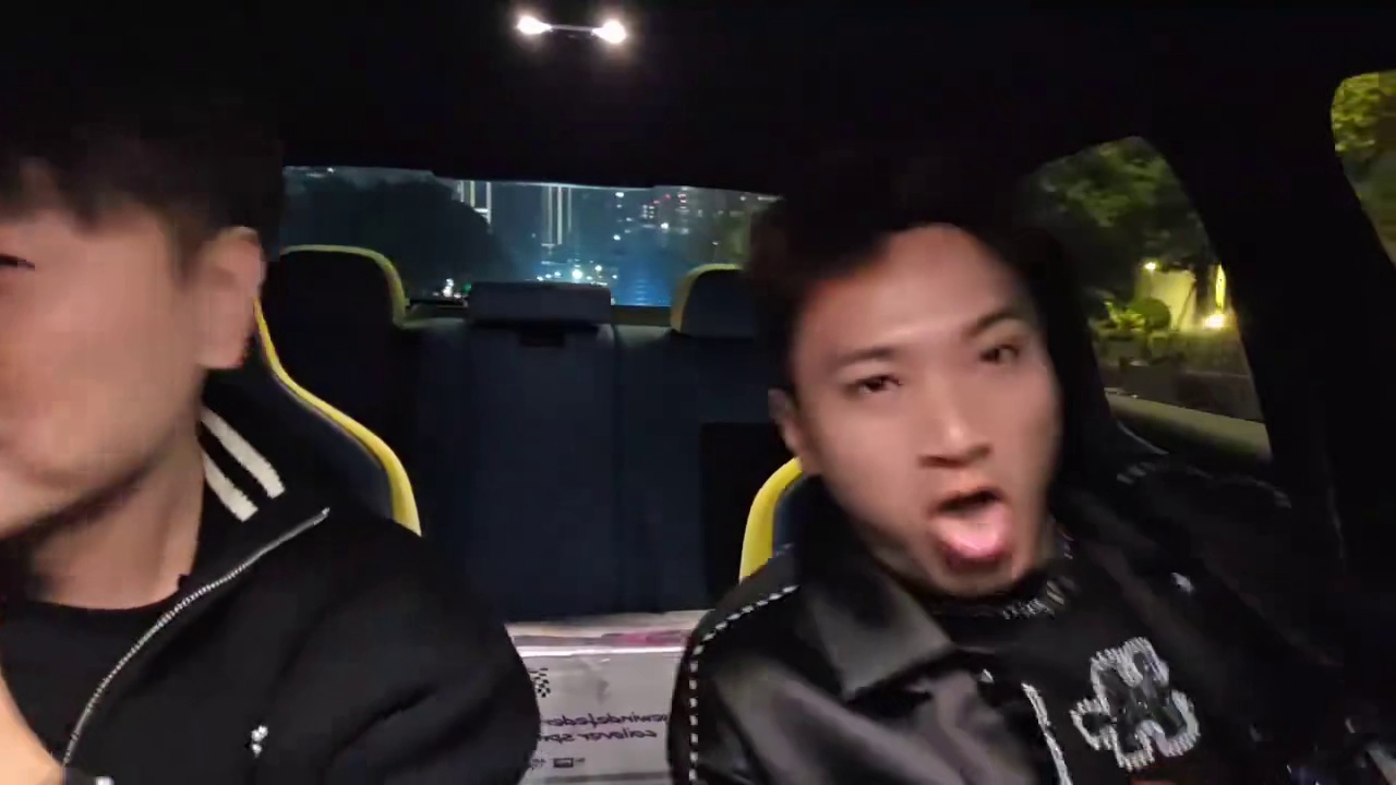 不凡百米冲刺追车弹幕爆笑！