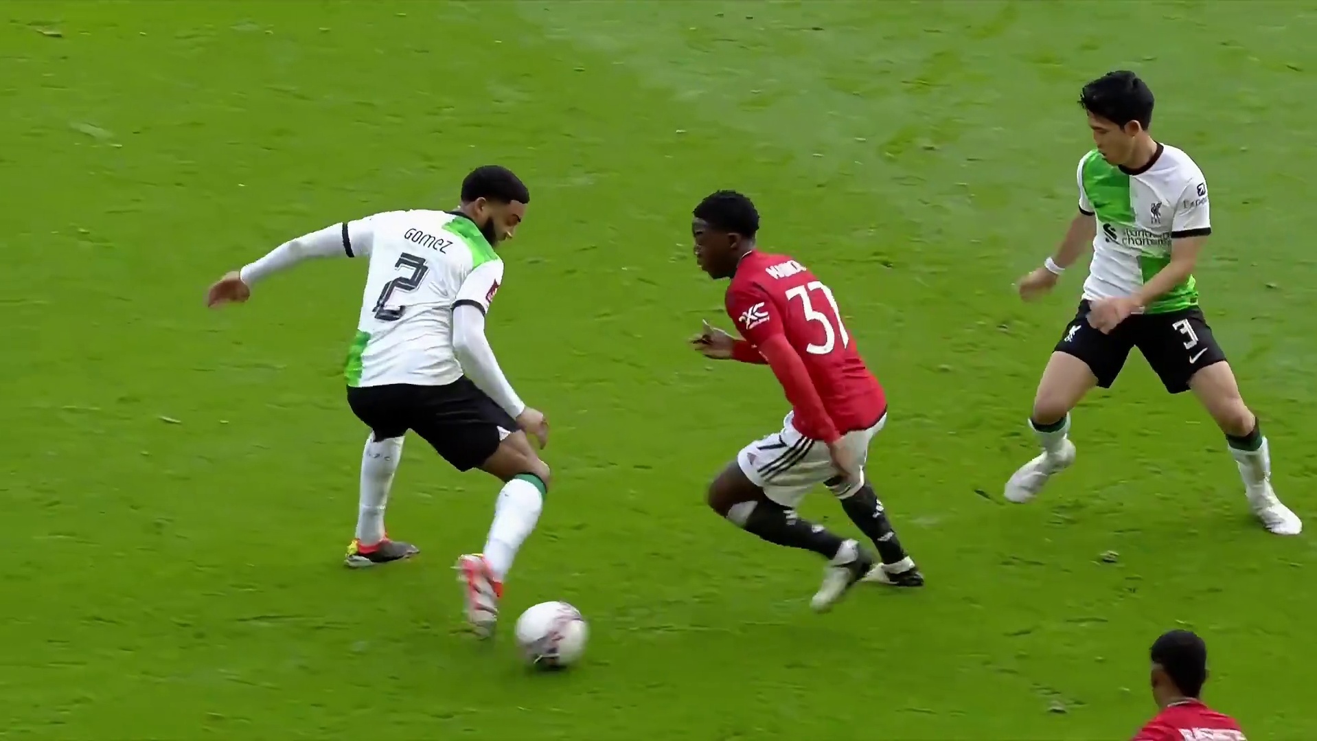 18岁的梅努一年之内完成从曼联青年队到三狮军团的三级跳