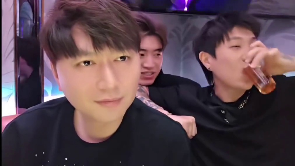 “失态了龙龙”