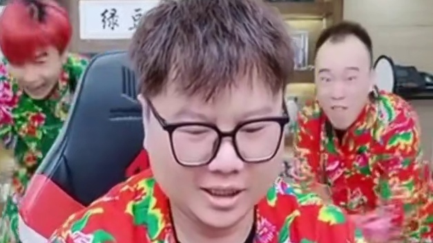 被蒙在鼓里的胖娃儿