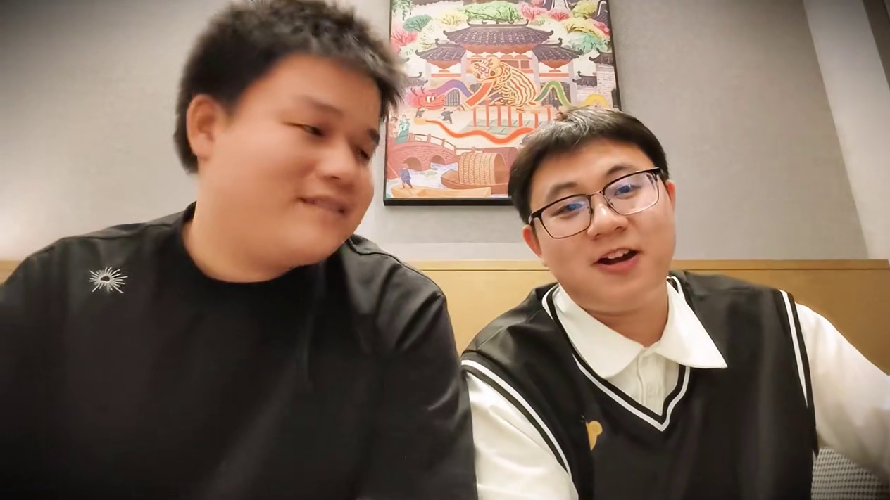 首次露脸！两位40w粉up主互曝收入？