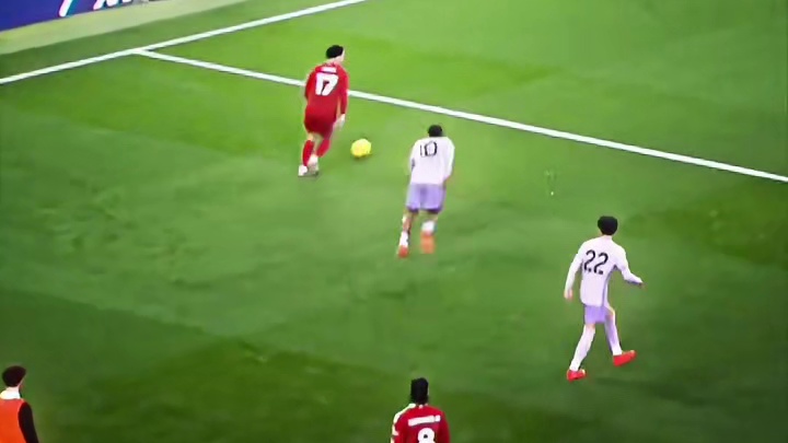 一代琼斯，凭一身功夫闯荡足坛 #足球