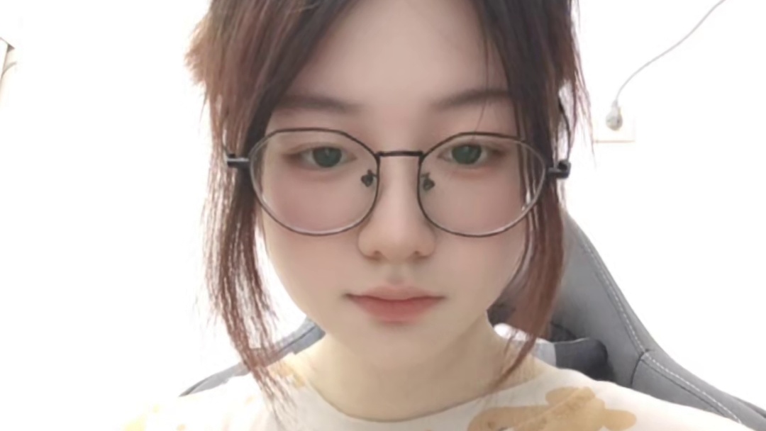 【一脸正经的在峡谷挨揍】