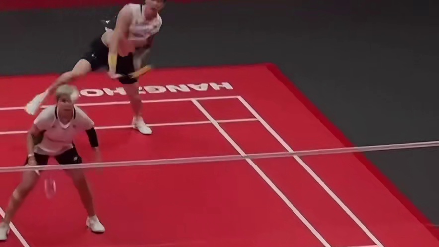 2025年世界羽联年终总决赛混双半决赛，蒋振邦/魏雅欣2比1战胜陈堂杰/杜依蔚，比分9-21，21-11、21-17。决赛对手将是冯彦哲/黄东萍。 ​​​