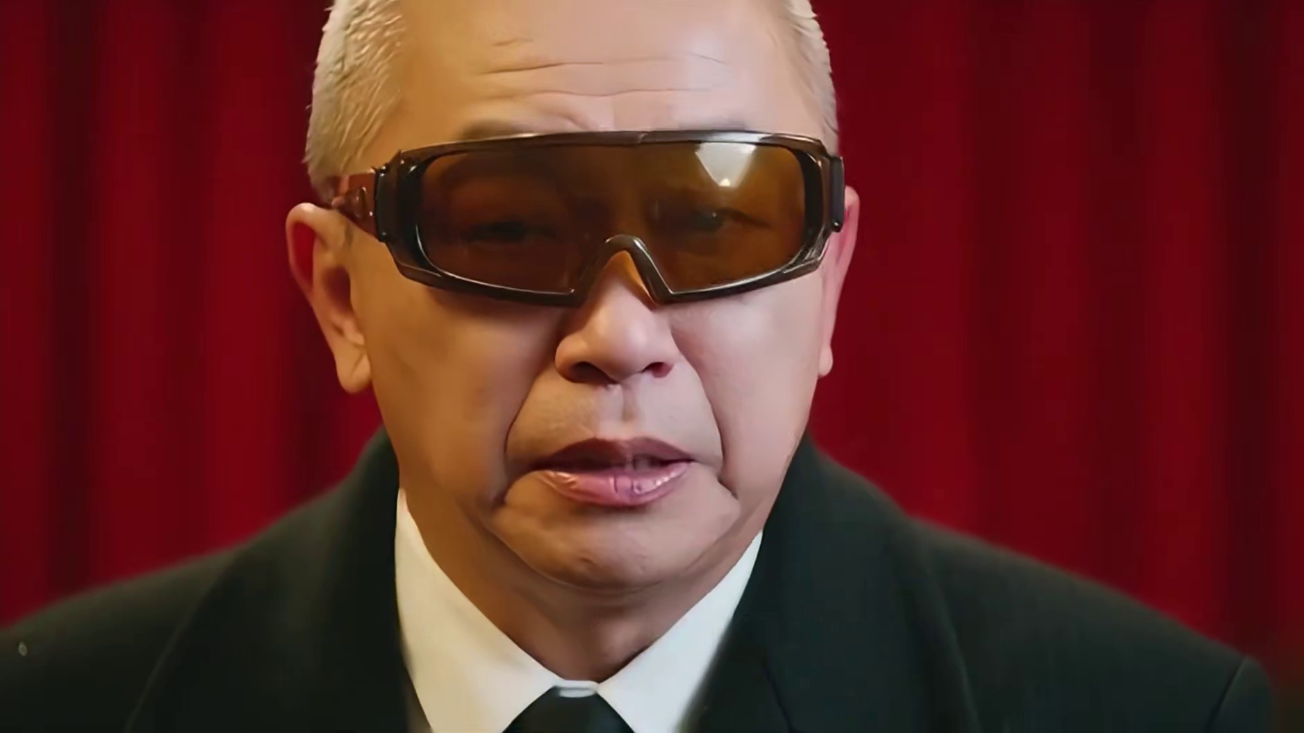 美女带赌神去澳门，结果血本无归！