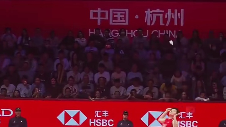 羽联总决赛女双半决赛，刘圣书/谭宁vs白荷娜/李绍希。“圣坛组合”首局以21-15拿下，无奈韩国组合凭借顽强防守反击连扳两局，决胜局19-21憾负止步四强。 ​​​