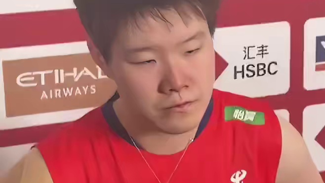 2025羽联年终总决赛女双半决赛，国羽“圣坛组合”刘圣书/谭宁先胜后负，21-15、16-21、19-21遭白荷娜/李绍希逆转止步四强。赛后采访两人难忍不甘落泪，坦言“我们不是输不起，但今天输得不应该”。 ​​​