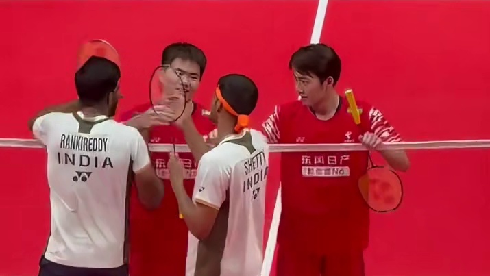 羽联年终总决赛男双半决赛，梁王组合再战印度组合兰基雷迪/谢提。先丢一局的情况下，连扳两局逆转黑塔完成复仇！从“死亡”小组杀出晋级决赛！ ​​​