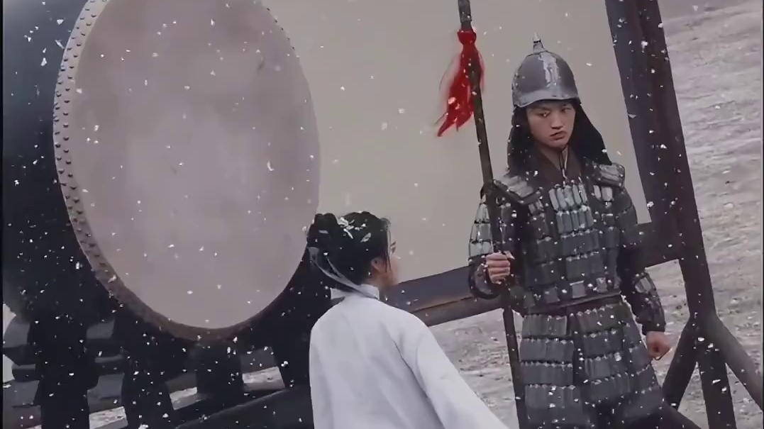 她光是往那一站就要碎了