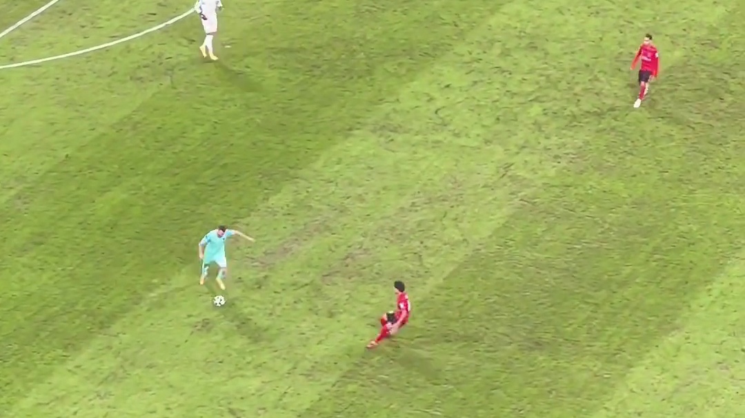 #抖音足比赛现场实拍原球迷，也太难了
#足球