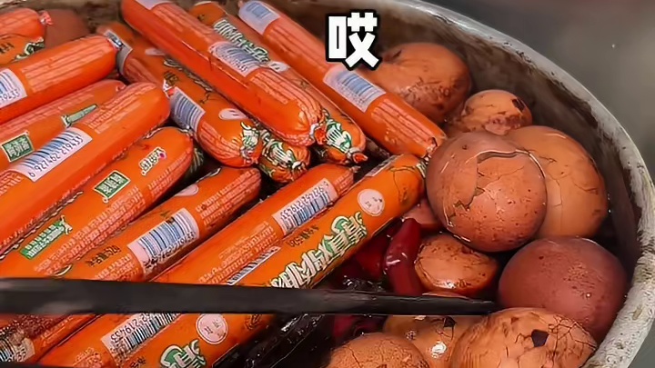 来一份东北街头热汤冷面加蛋还加肠
