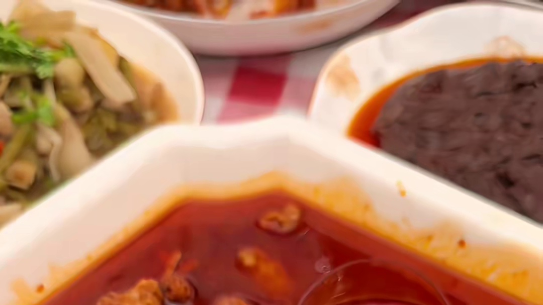 可以吃到永德凉鸡 佤味红生 酸面肉 酸猪血