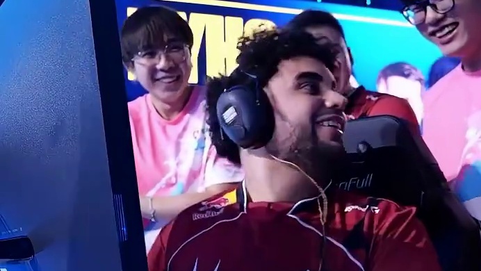 斗牛还能这样玩？ 选手现场趣味助威