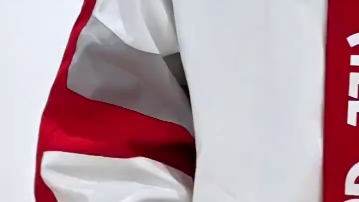 bgm一响，帅哥AG.瓷仔登场！