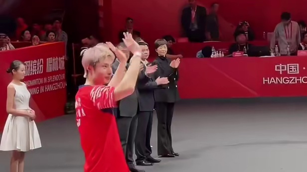 石宇奇尽力了！感觉小波波夫今天真的超猛，电量充足，怎么杀怎么有，石头也是尽力了，年轻就是好啊！ ​​​