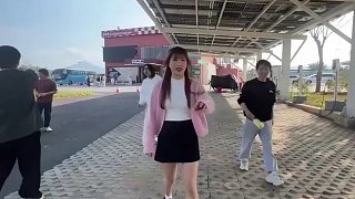 德華明凱和豬悠比拼身高，沒想到竟然平分秋色