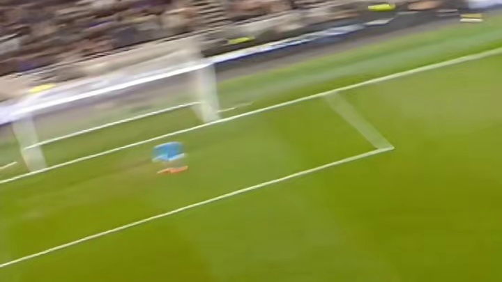 久维精准喂饼！传球丝滑到离谱，皮球应声入网