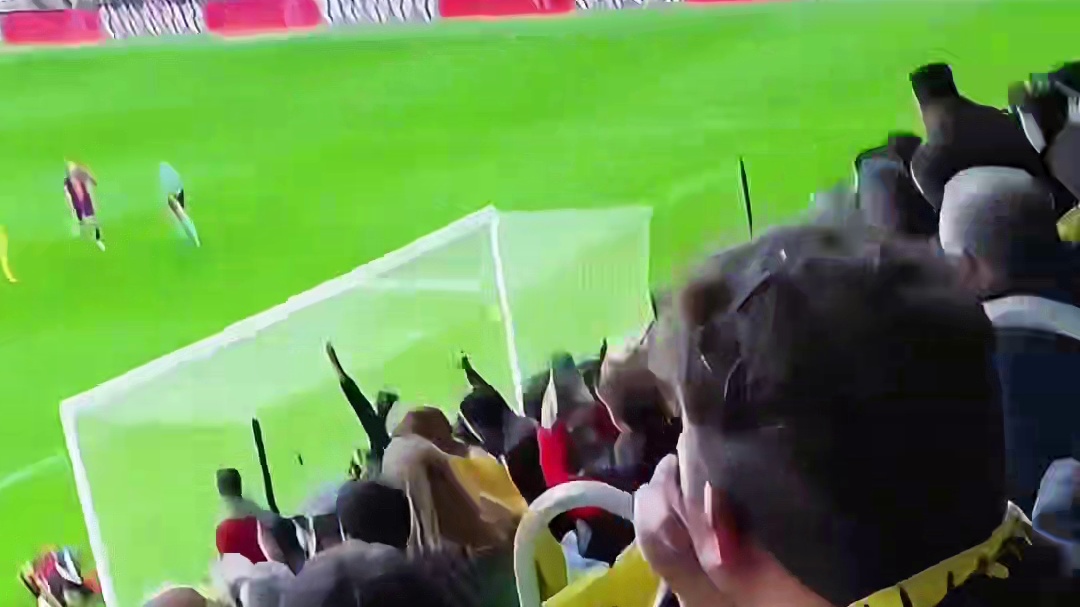 现场实拍拉菲尼亚点射破门，就这状态还入选不了最佳阵容