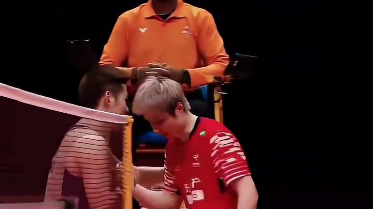 石宇奇0-2不敌小波波夫，世界羽联年终总决赛摘银