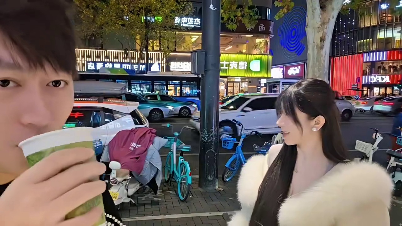 小酷又喜欢了！弹幕刷屏白白白大大大