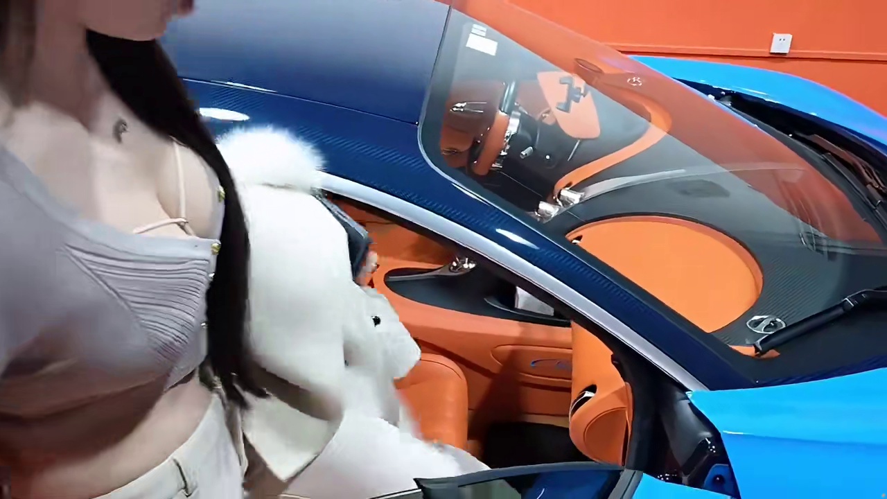 哪个女孩子看到布加迪能不心动