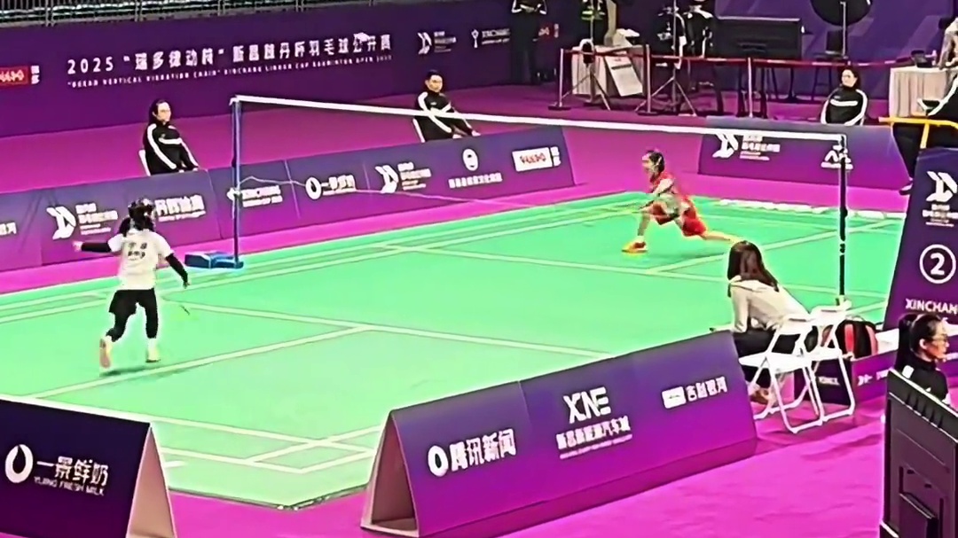 不建议小朋友这样打 很伤大人自尊 青少年A组女单冠军俞梓绛