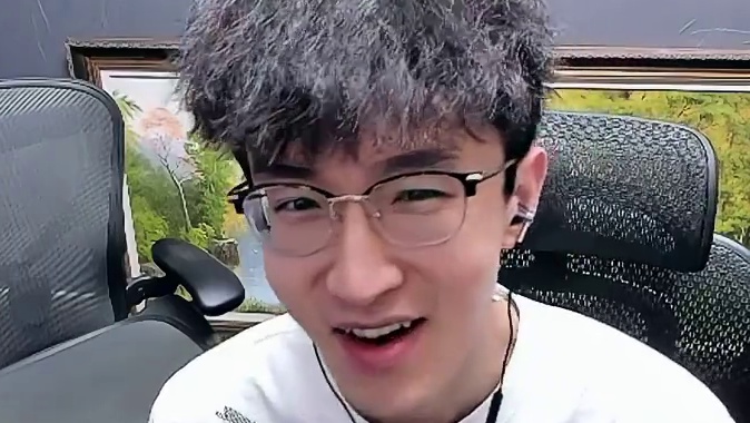 啥？逆子出蔡哥同款发型了？