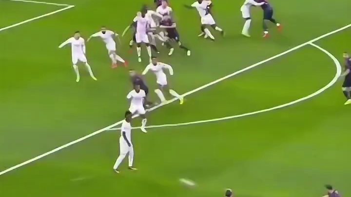 弧线力量角度拉满！门将预判到了也扑不出，也太好看了