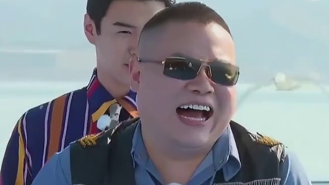 黄明昊你这是什么运气啊 怎么会追着你拉呀