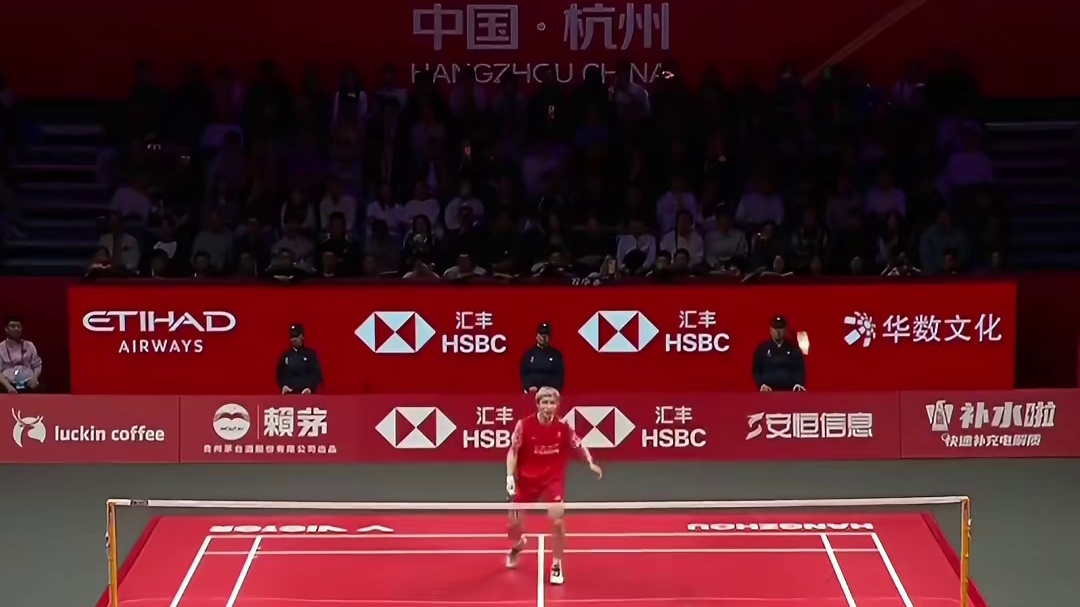 石宇奇失误开始增多，小波波夫拉开分差，登顶成功