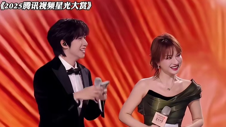 贺峻霖：霖霖想要，张艺凡：霖霖得到